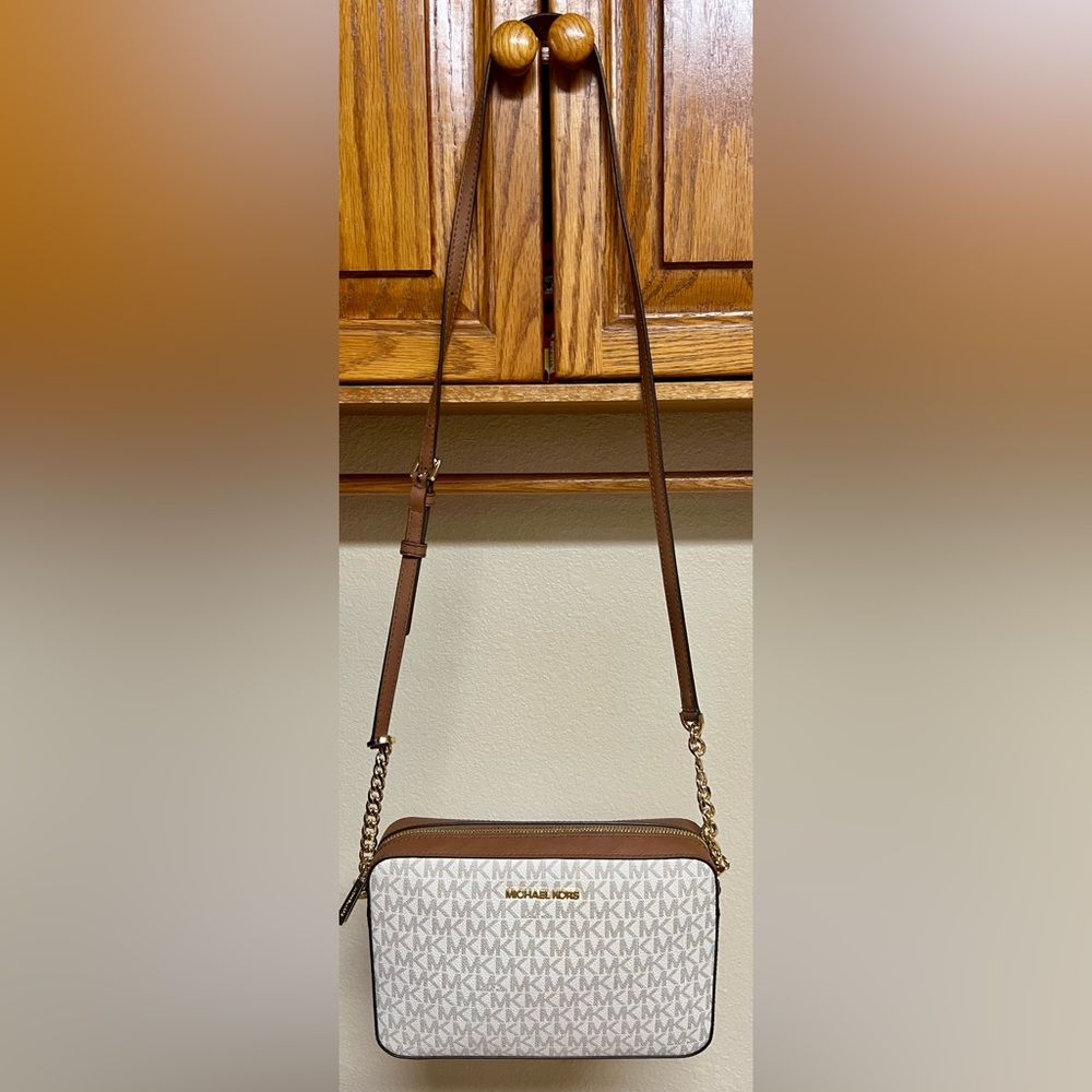 Michael Kors Jet Set Large Printed Logo Crossbody Bag -LIKE NEW CONDITION! - Picture 3 of 16